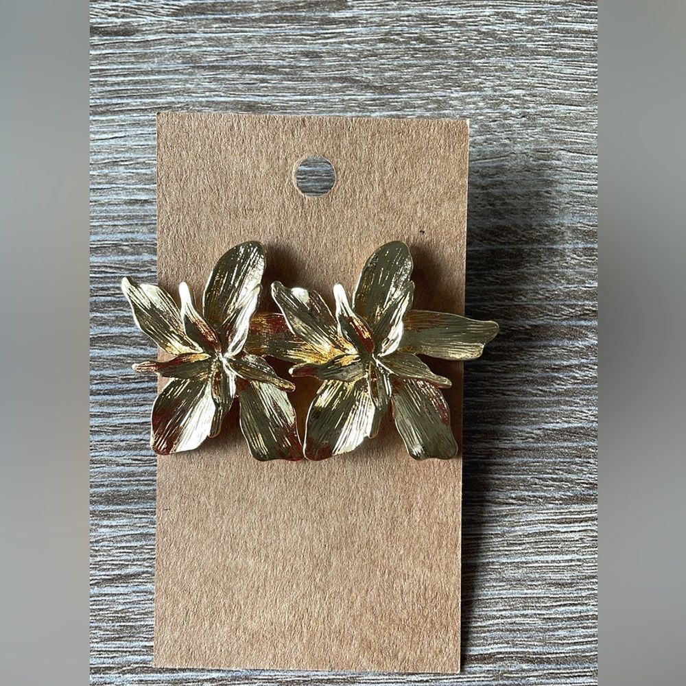 ZaraāflowerāearringsāA66 - Picture 5 of 5